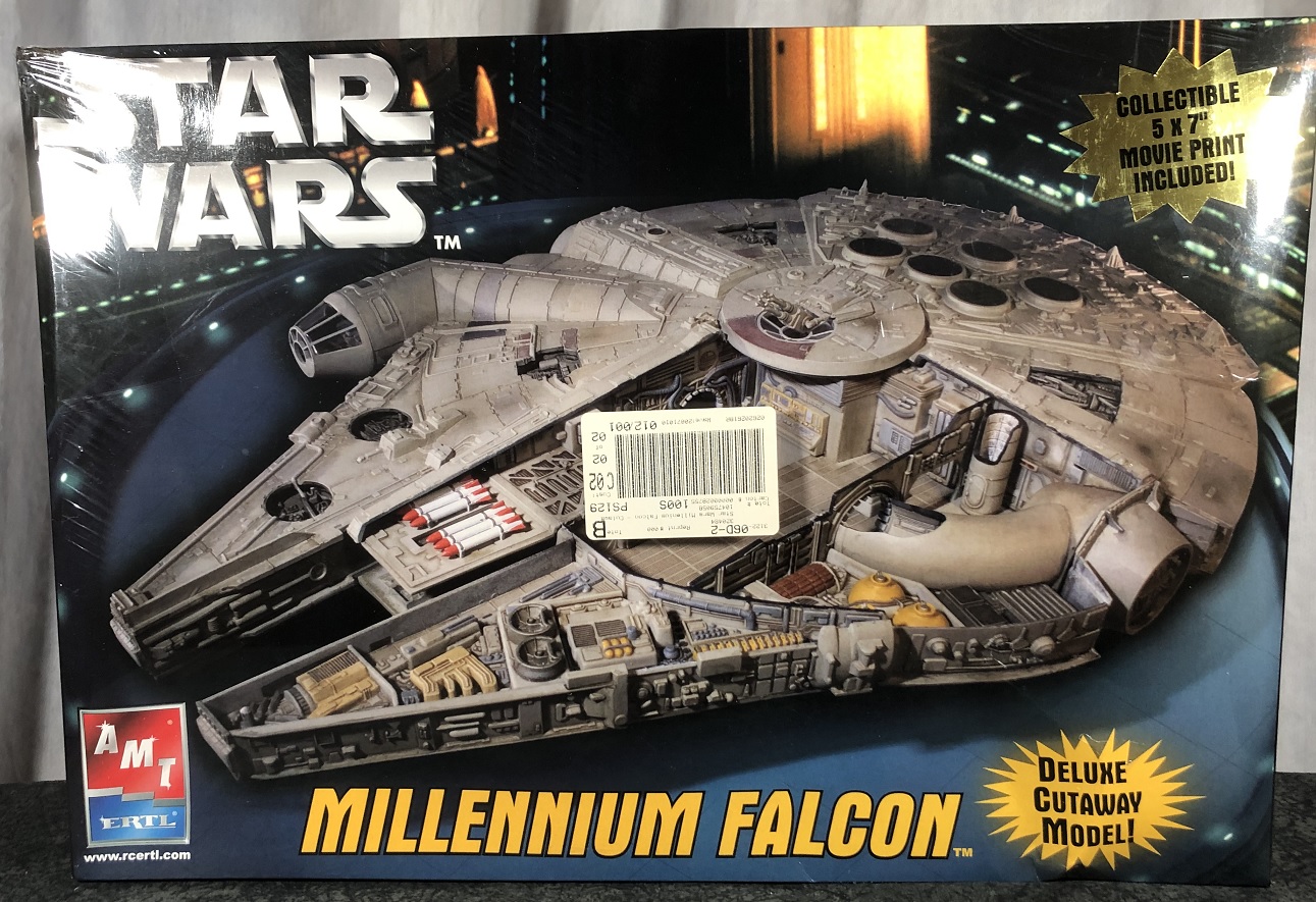Star Wars 1:58 scale Cut-Away Millennium Falcon Plastic Model Kit 