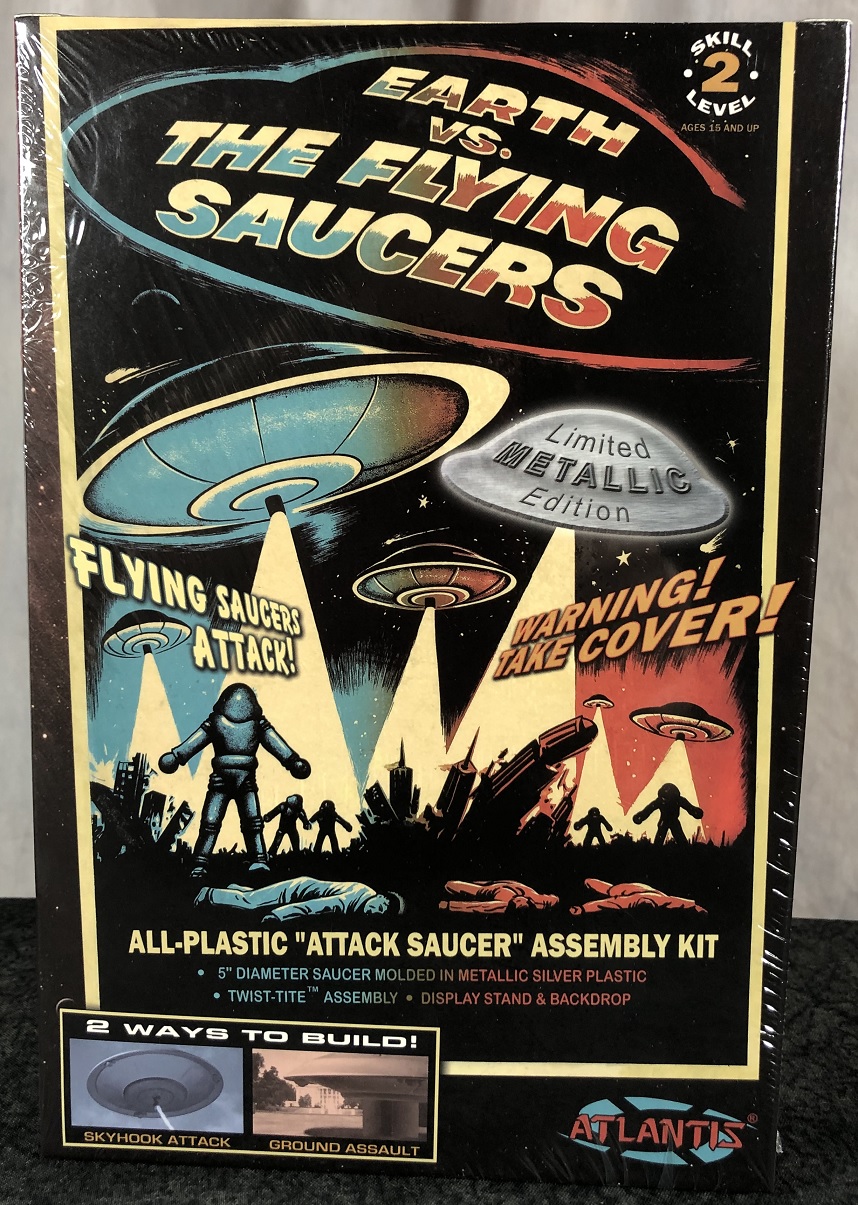 Earth vs. The Flying Saucers Metallic Edition Attack Saucer Lighted Plastic Model Kit 