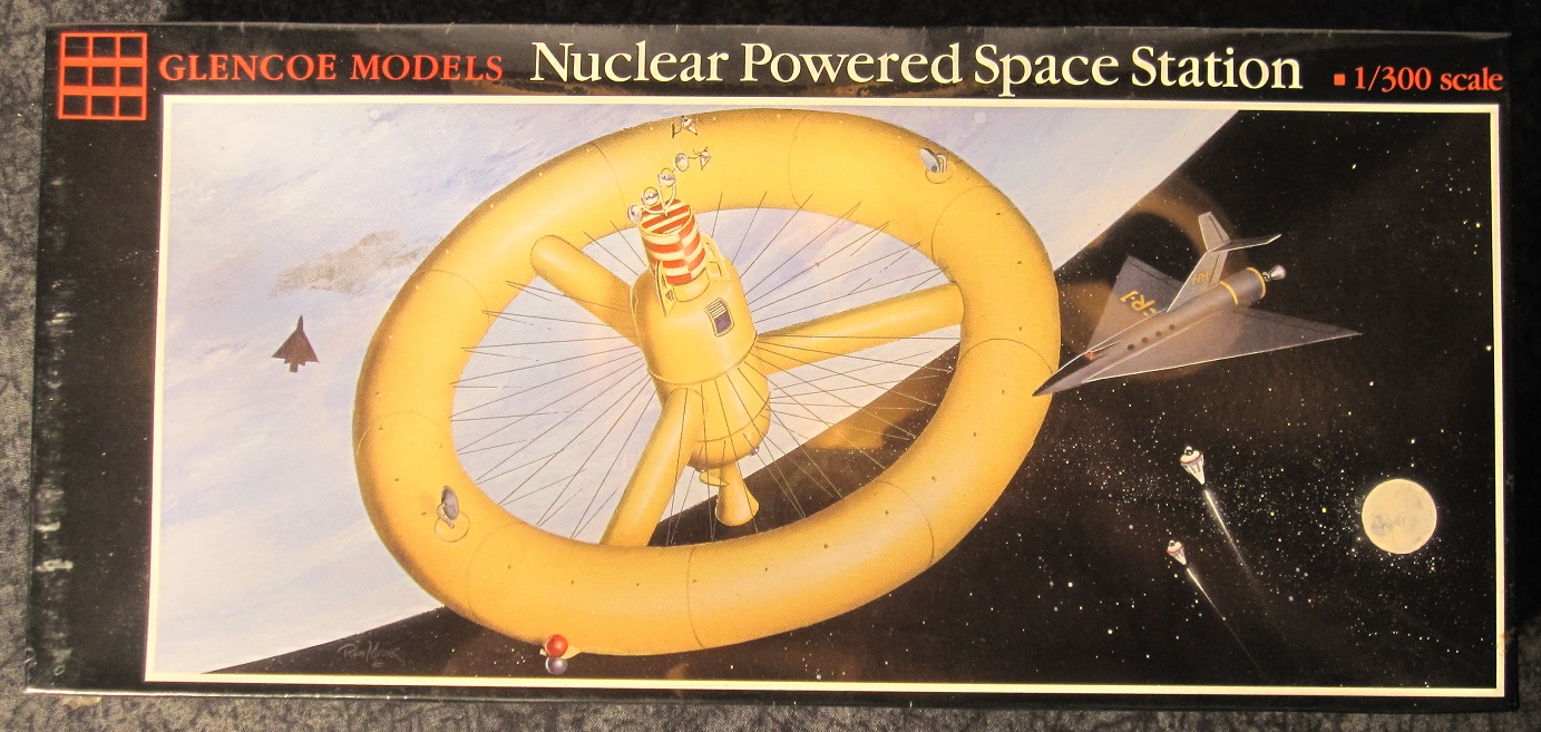 1:300 scale Nuclear Powered Space Station Plastic Model Kit 