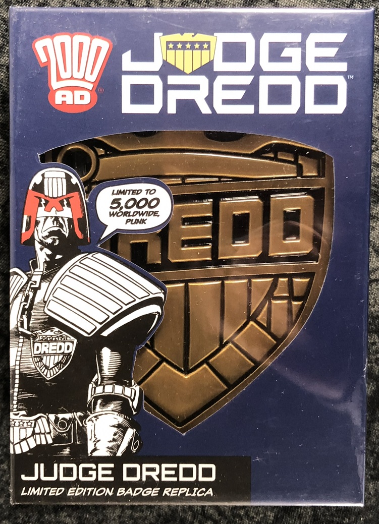 Dredd Props Fanattik - Judge Dredd 2000 AD Limited Edition Metal Badge Prop Replica ...