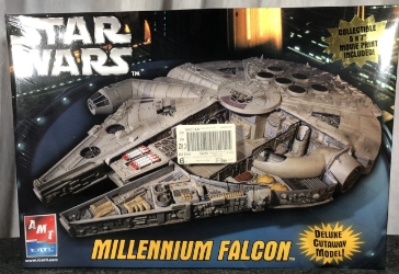 Star Wars 1:58 scale Cut-Away Millennium Falcon Plastic Model Kit 