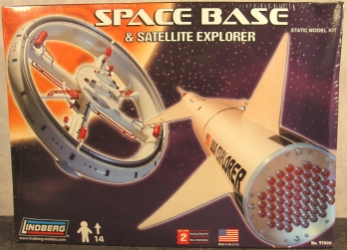 Von Braun 1:200 Scale Space Base and Satellite Explorer Plastic Model Kit 