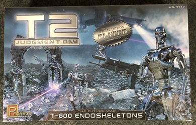 Terminator 2  Limited Edition 1:32 scale T-800 Endoskeletons Plastic Model Kit 