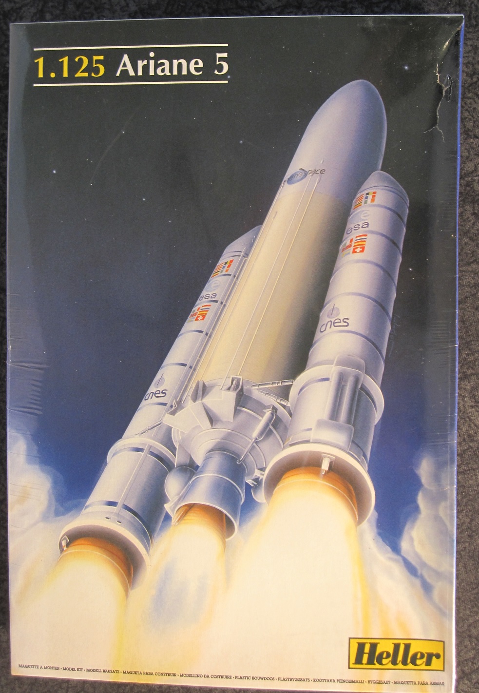 European Space Agency 1:125 scale Ariane 5 Rocket Plastic Model Kit 