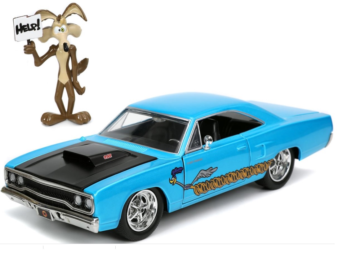 Looney Tunes 1:24 1970 Plymouth Road Runner Die-Cast Vehicle w/ Wile E. Coyote Figure 