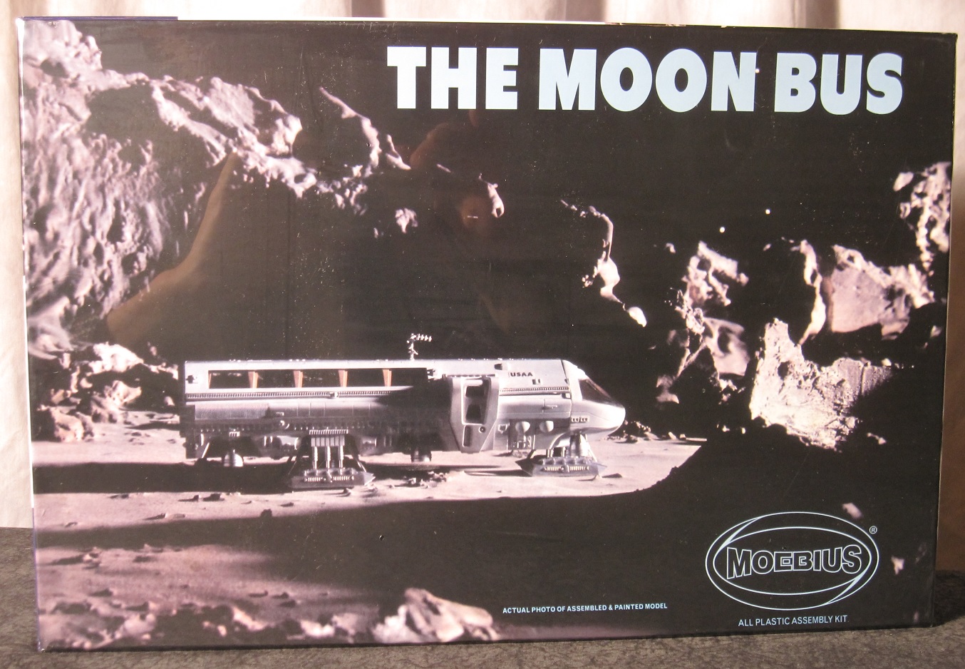 2001 Space Odyssey 1:55 scale Moon Bus Plastic Model Kit 